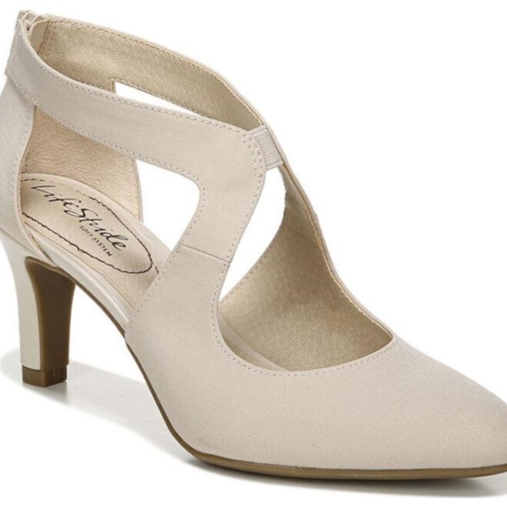 NEW Life Stride Womens Giovanna Pump Sz 7.5 wide cream